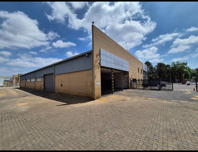 2,226M² SHOWROOM TO LET IN BRUMA